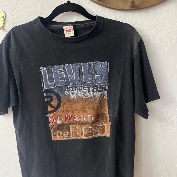 Vintage 90s Levi’s Medium Single Stitch Black Logo Graphic T-Shirt - Picture 3 of 11